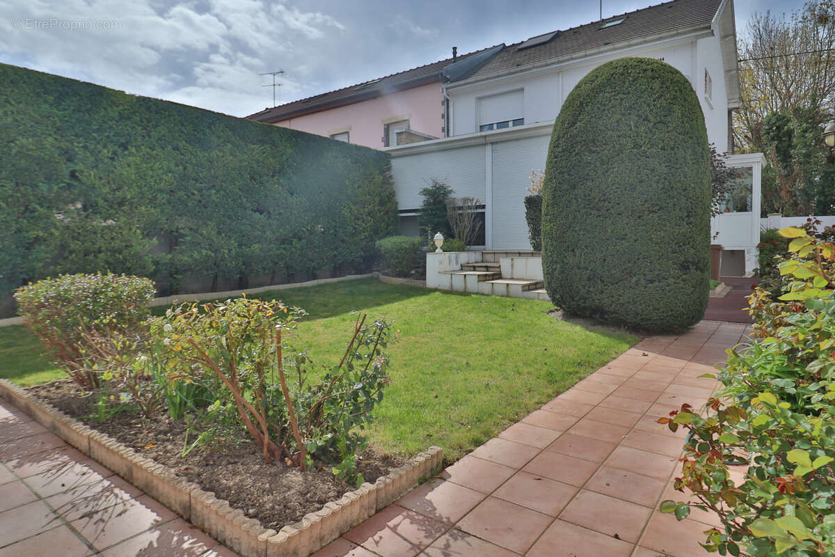 Maison à SAINTE-SAVINE