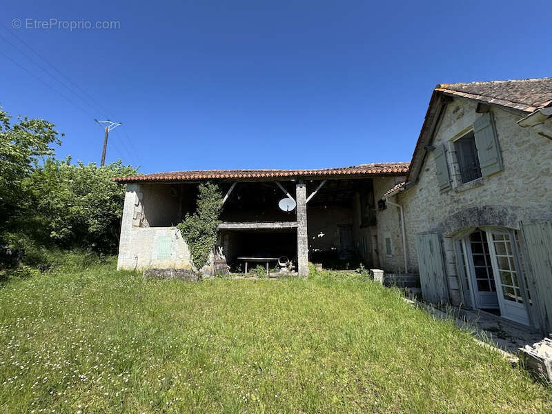 Maison à CHAMPAGNE-ET-FONTAINE