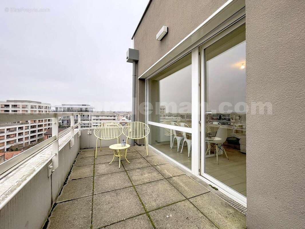 Appartement_T3_Annemasse_Genève_Ceva_tramway_Suisse_investissement_hyper_centre_Séjour_balcon - Appartement à ANNEMASSE