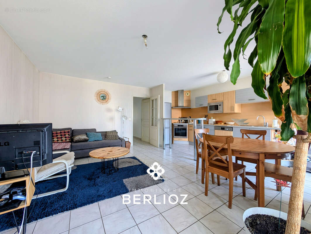 Appartement à SAINT-MARTIN-D'HERES