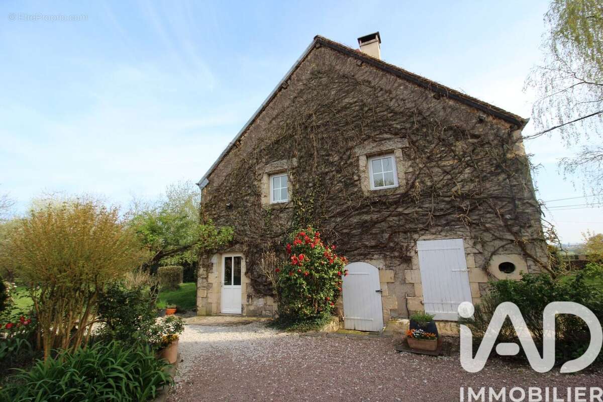 Photo 2 - Maison à VARENNES-VAUZELLES