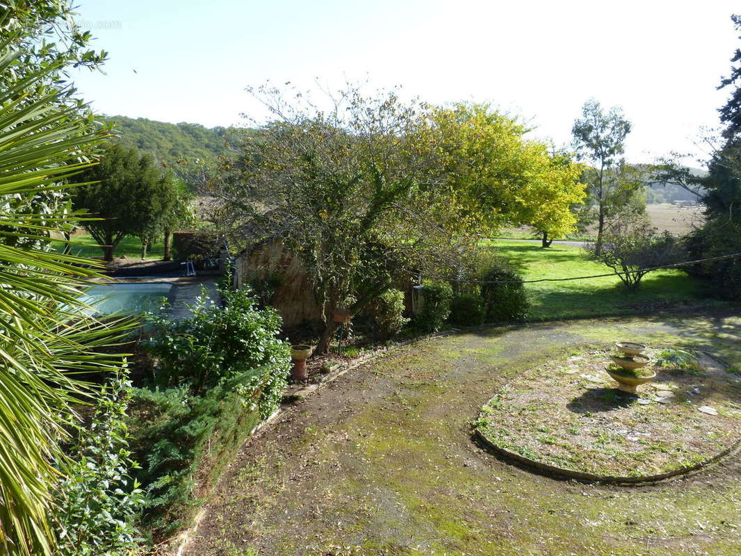 J cour - Maison à BARCUGNAN