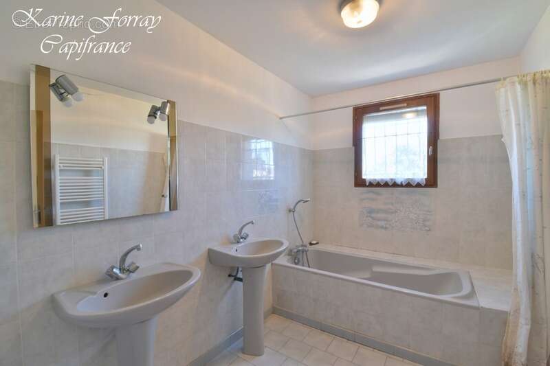 Maison à NISSAN-LEZ-ENSERUNE