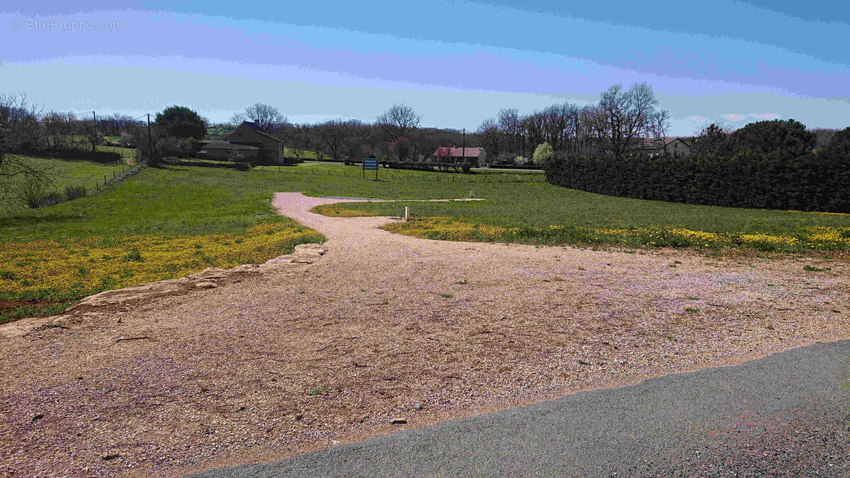 Terrain à SAINTE-CROIX