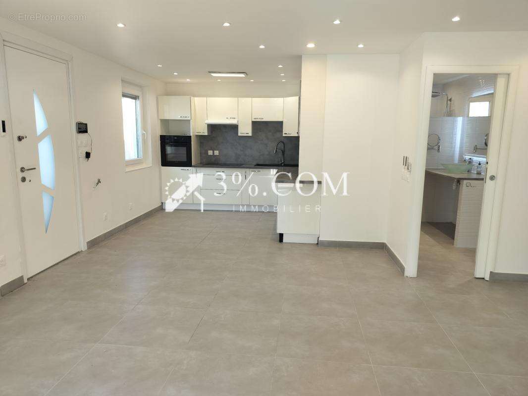 Maison à GRANGES-LES-BEAUMONT