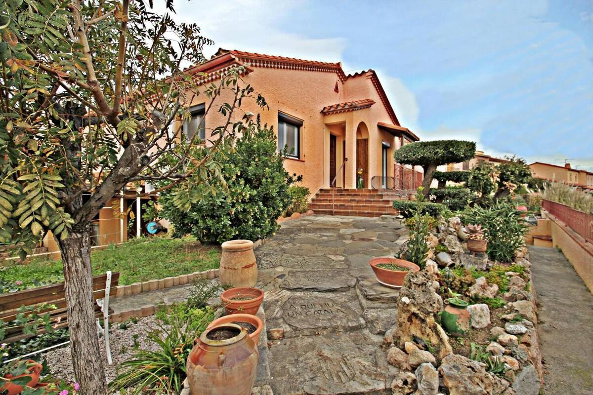 Photo 1 - Maison à SAINT-GENIS-DES-FONTAINES