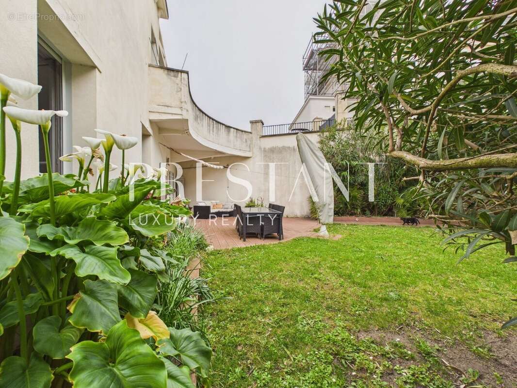 Biarritz hyper-centre : maison de ville avec jardin privatif de 250 m2 et garage - photo 21
