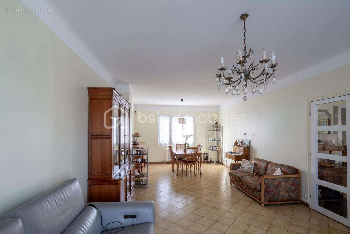 Maison familiale 5 pièces avec sous-sol total - proximité rer d, commerces et écoles à pied - photo 7