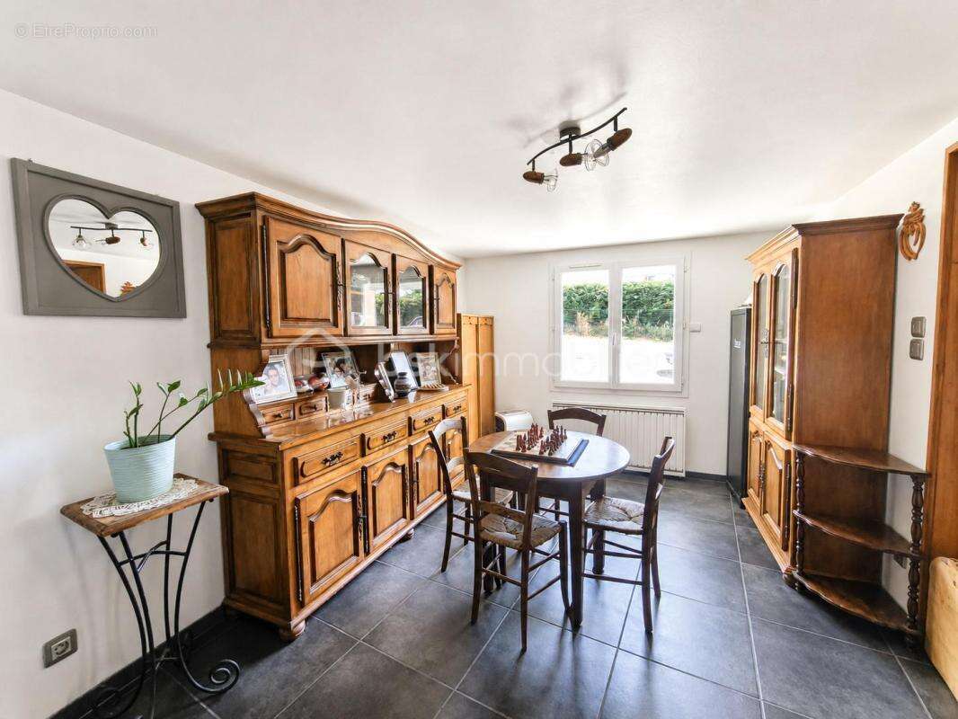 Propriété familiale où espace, confort et sérénité se rencontrent - photo 9