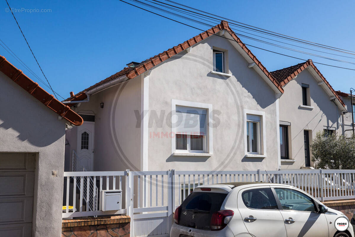 Maison à SARTROUVILLE