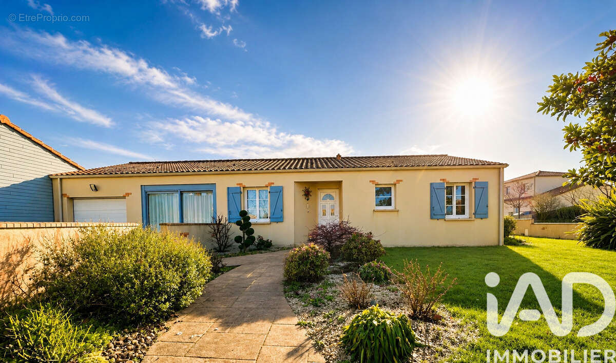 Photo 9 - Maison à SAINT-ETIENNE-DU-BOIS