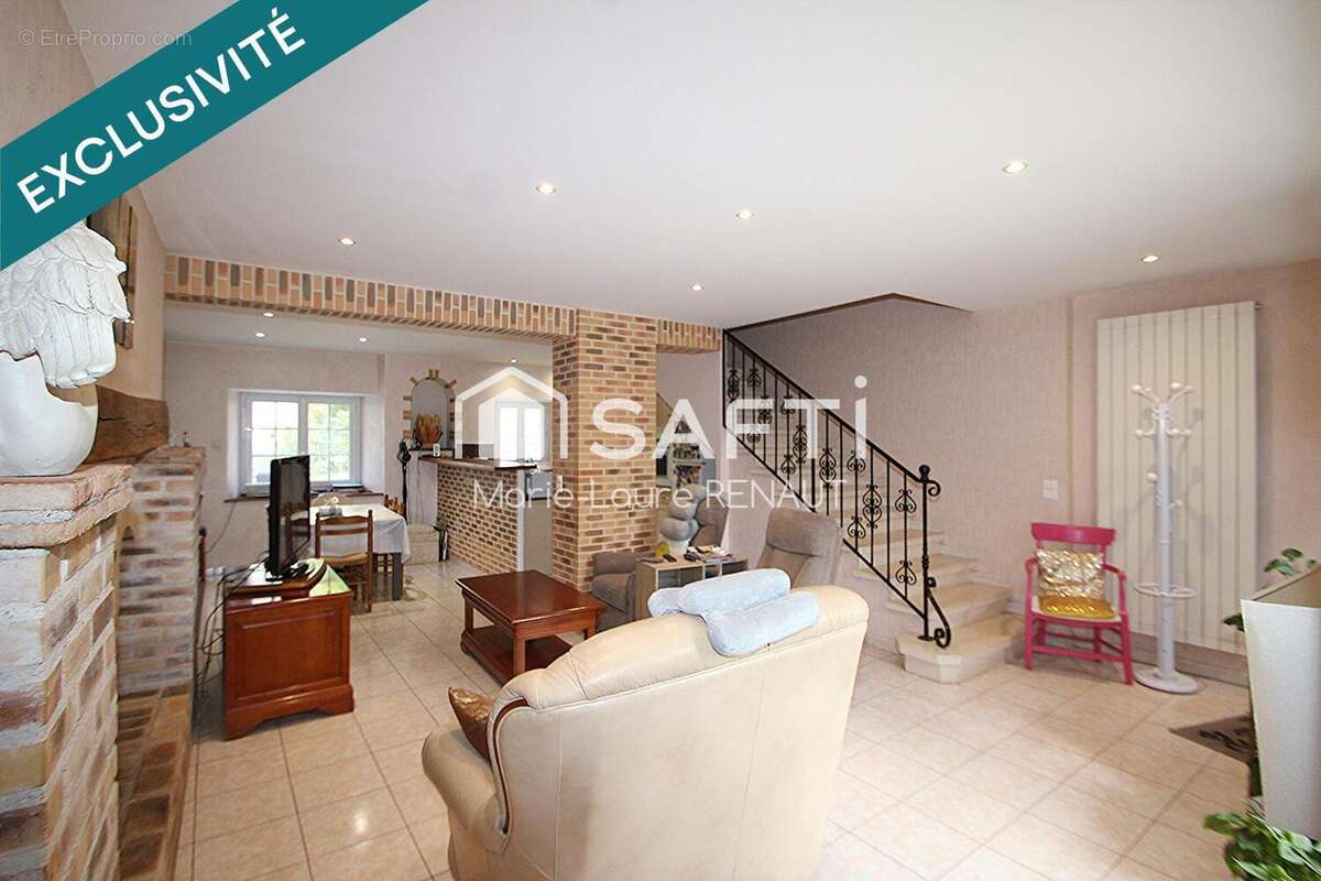 Maison 270 m² à Saint-Gauzens  - photo 2