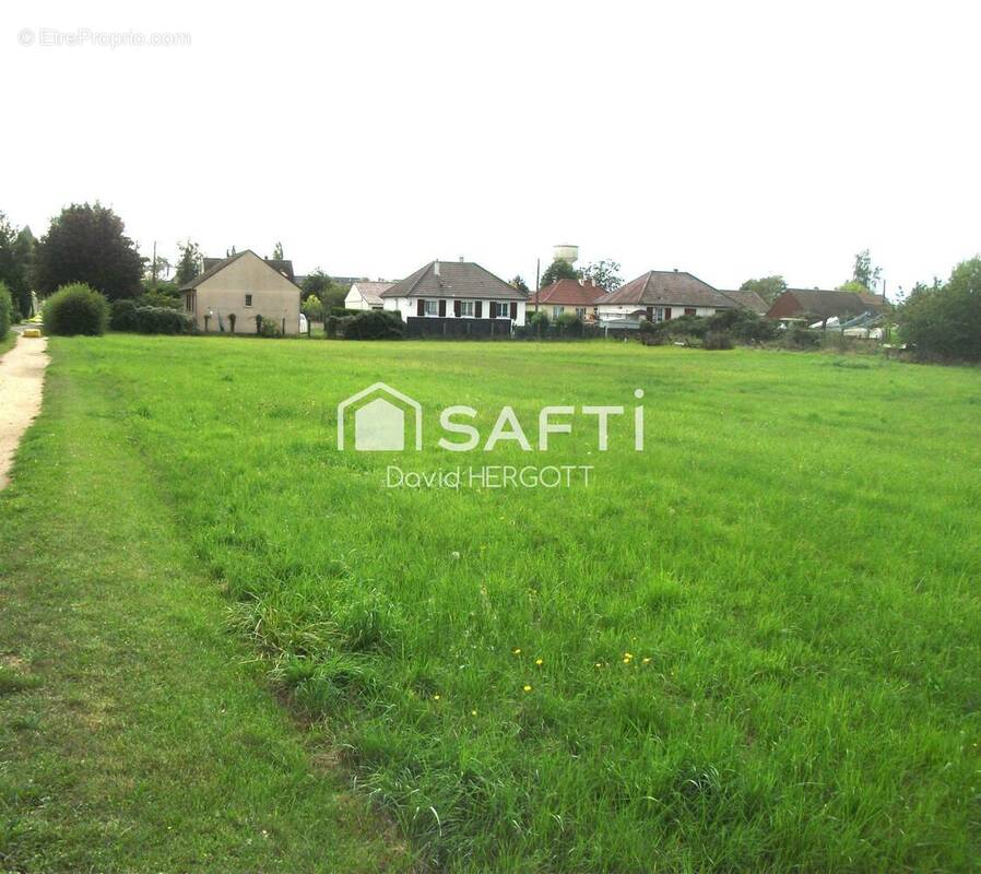 Photo 1 - Terrain à CRAVANT
