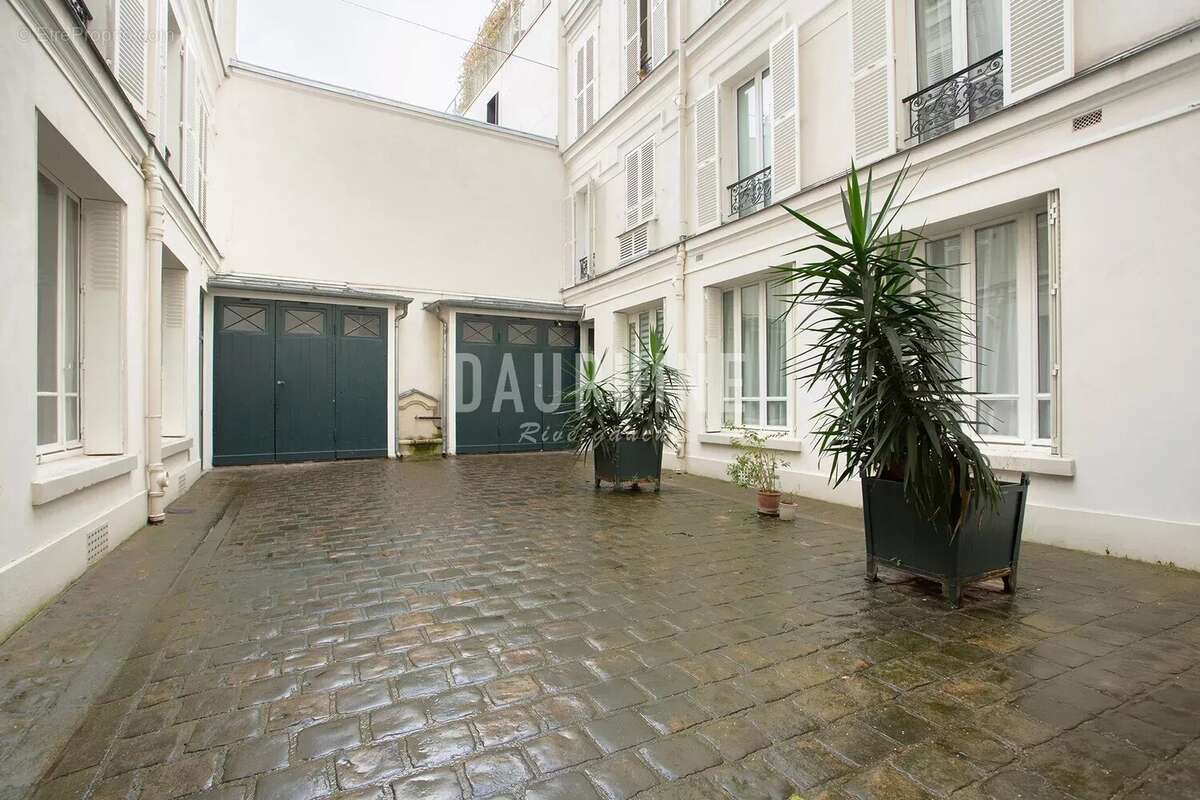 Appartement à PARIS-7E