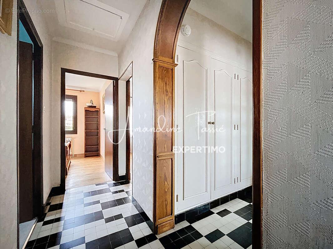Maison à CREISSELS