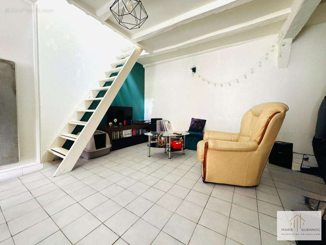 Studio en duplex hyper centre de Nantes vendu avec cave et locataire en place - photo 2