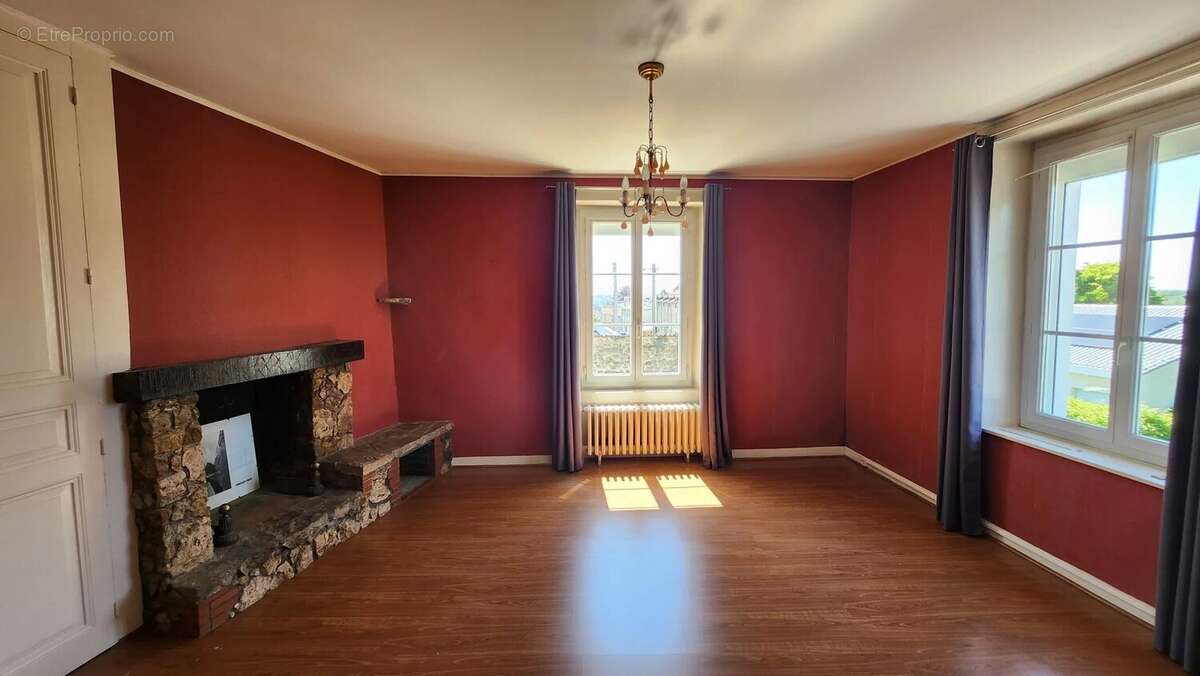 Maison à SAINT-JUNIEN