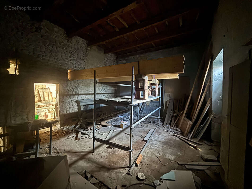 Autre à CHATEAUNEUF-SUR-ISERE
