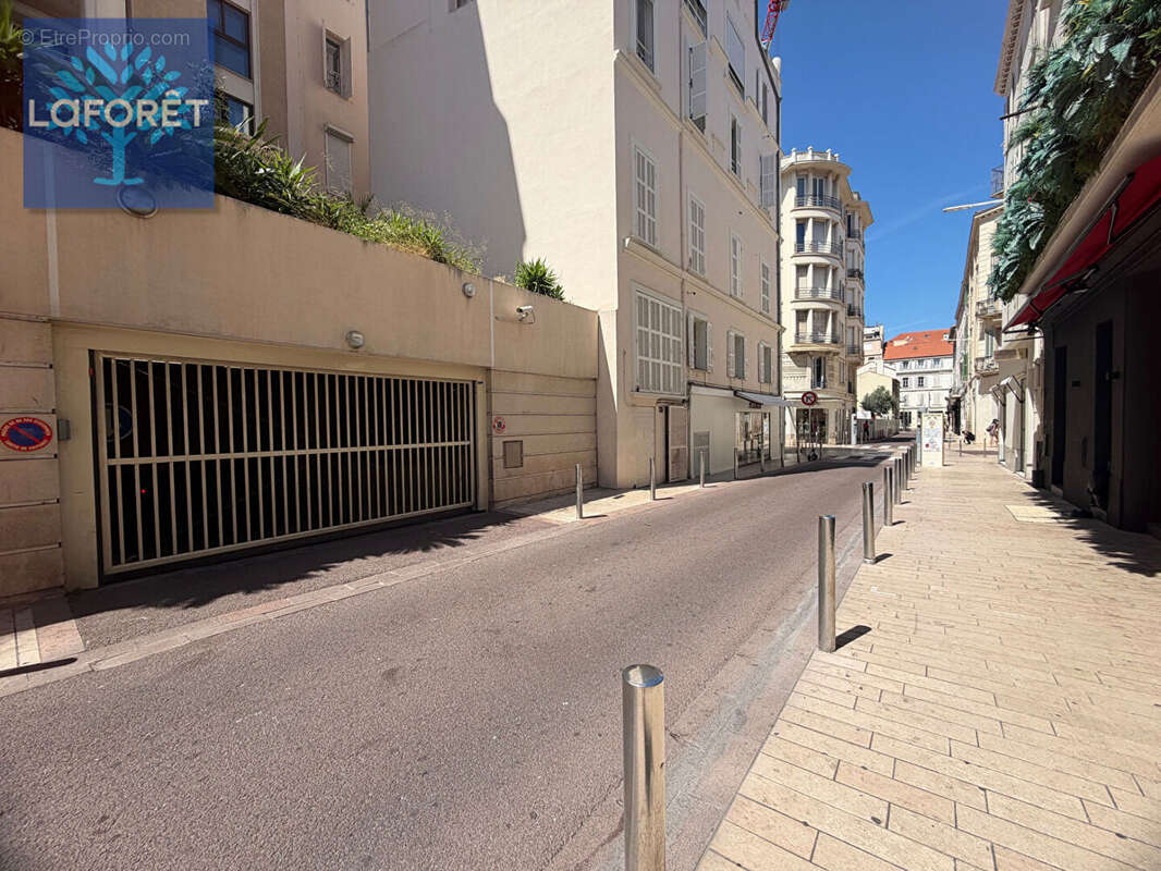 Parking à CANNES