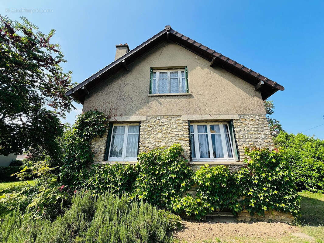 Maison à CHANTELOUP-LES-VIGNES