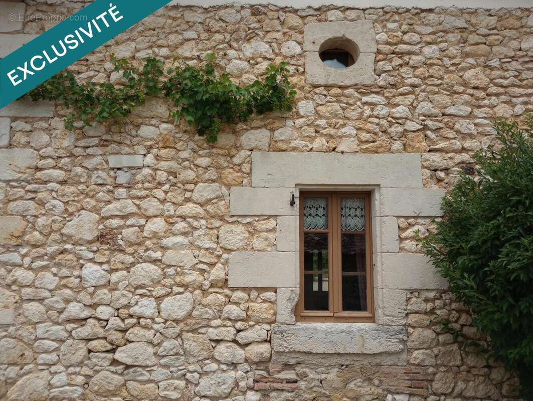 Maison 345 m² à Le Fouilloux  - photo 2