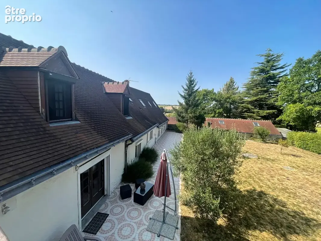 Deux maisons communicantes, près de 7 000 m² de terrain et une vue ouverte sur la campagne à Ligueil - photo 8