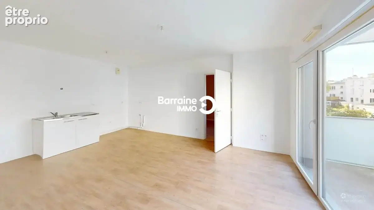 A vendre - lorient  centre ville - appartement recent de type 3 de 55m² avec balcon et garage - photo 11