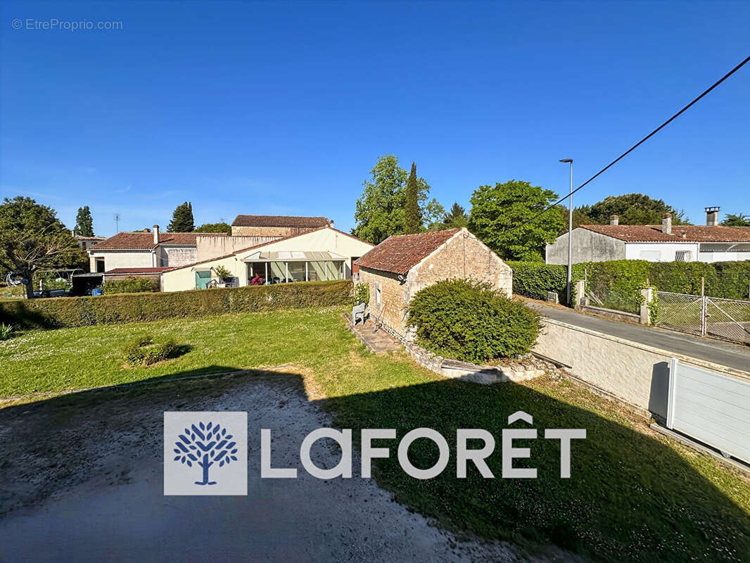 Maison ancienne en pierre avec dépendance sur un parc arboré de 3338 m² constructible proche commerces et écoles à GEMOZAC (1726 - photo 15