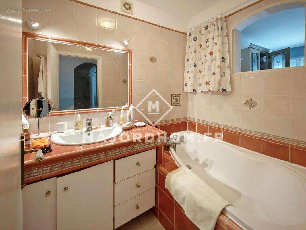 Appartement à MARSEILLE-5E