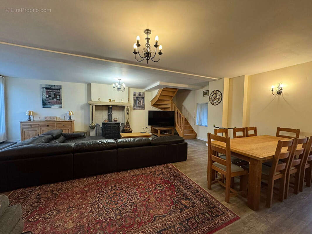 Maison à SAINT-HILAIRE-LA-TREILLE