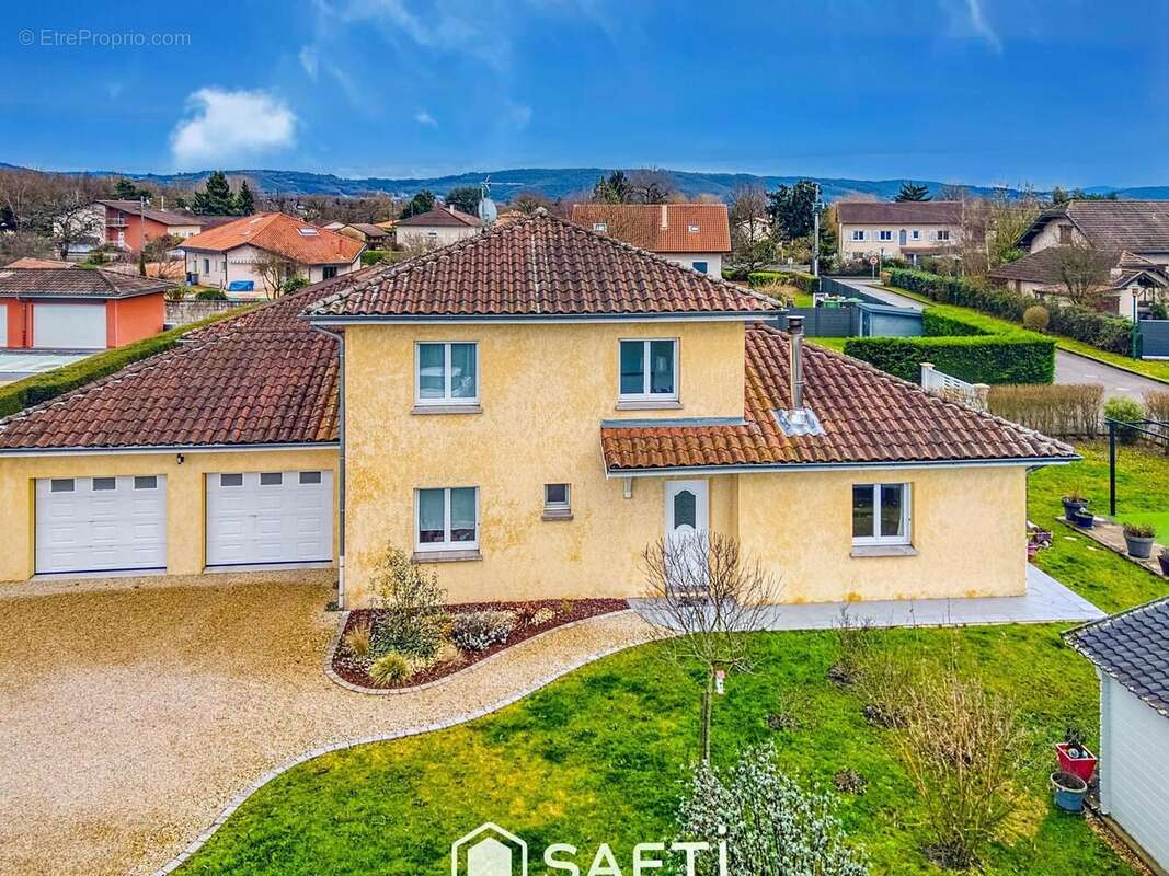 Photo 1 - Maison à MONTAGNAT