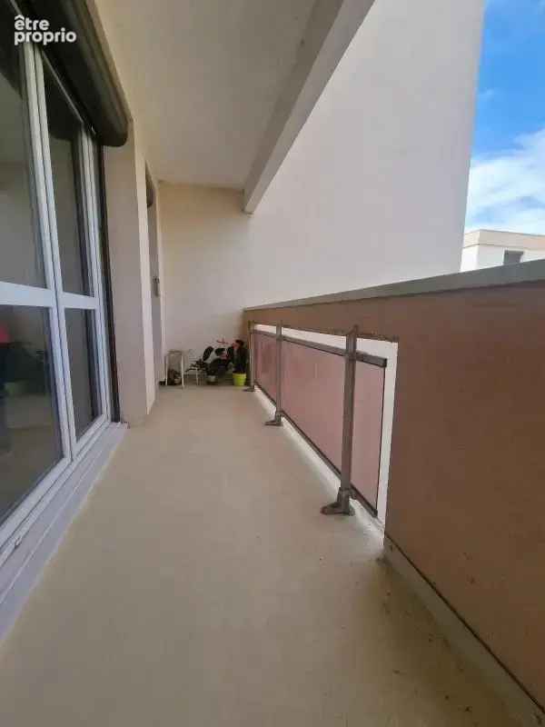 Au sein de la belle et prisée résidence "LE BOIS DE VAIRES" spacieux appartement F4 de 86m² habitables, situé au 2ème avec ascen - photo 11