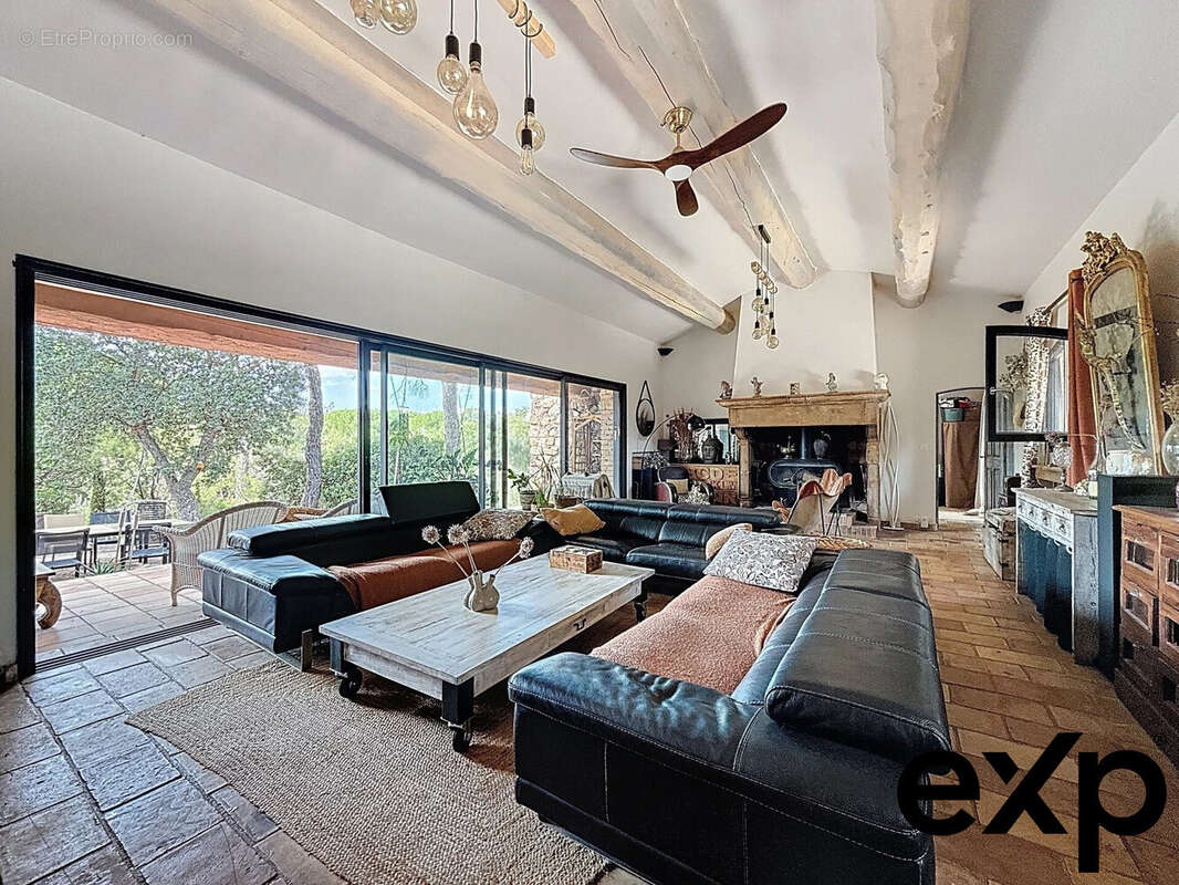 Maison à ROQUEBRUNE-SUR-ARGENS