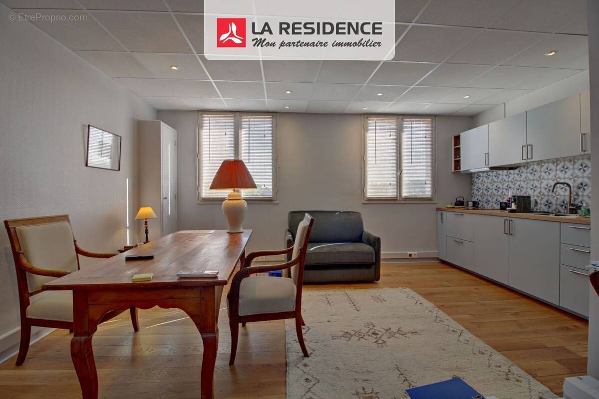 Commerce à LES MUREAUX