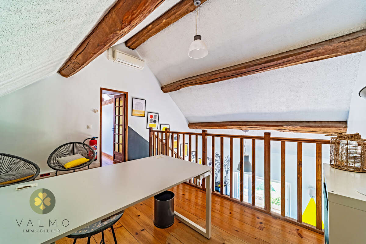 Maison à LA QUEUE-LES-YVELINES