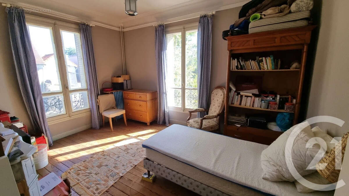 Maison à SAINT-MAUR-DES-FOSSES