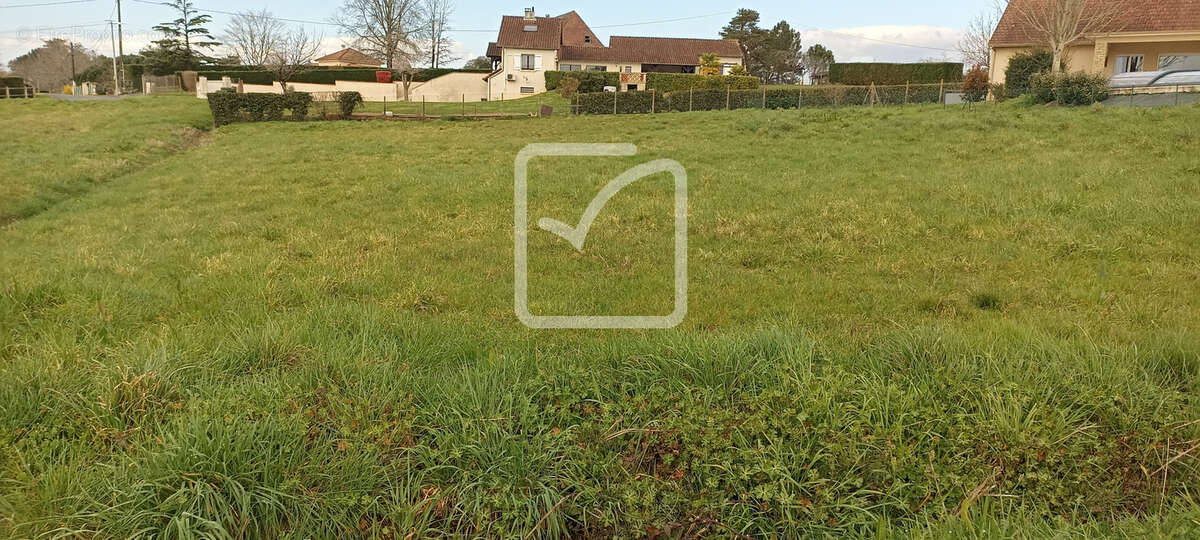 Terrain à SAINT-VIANCE