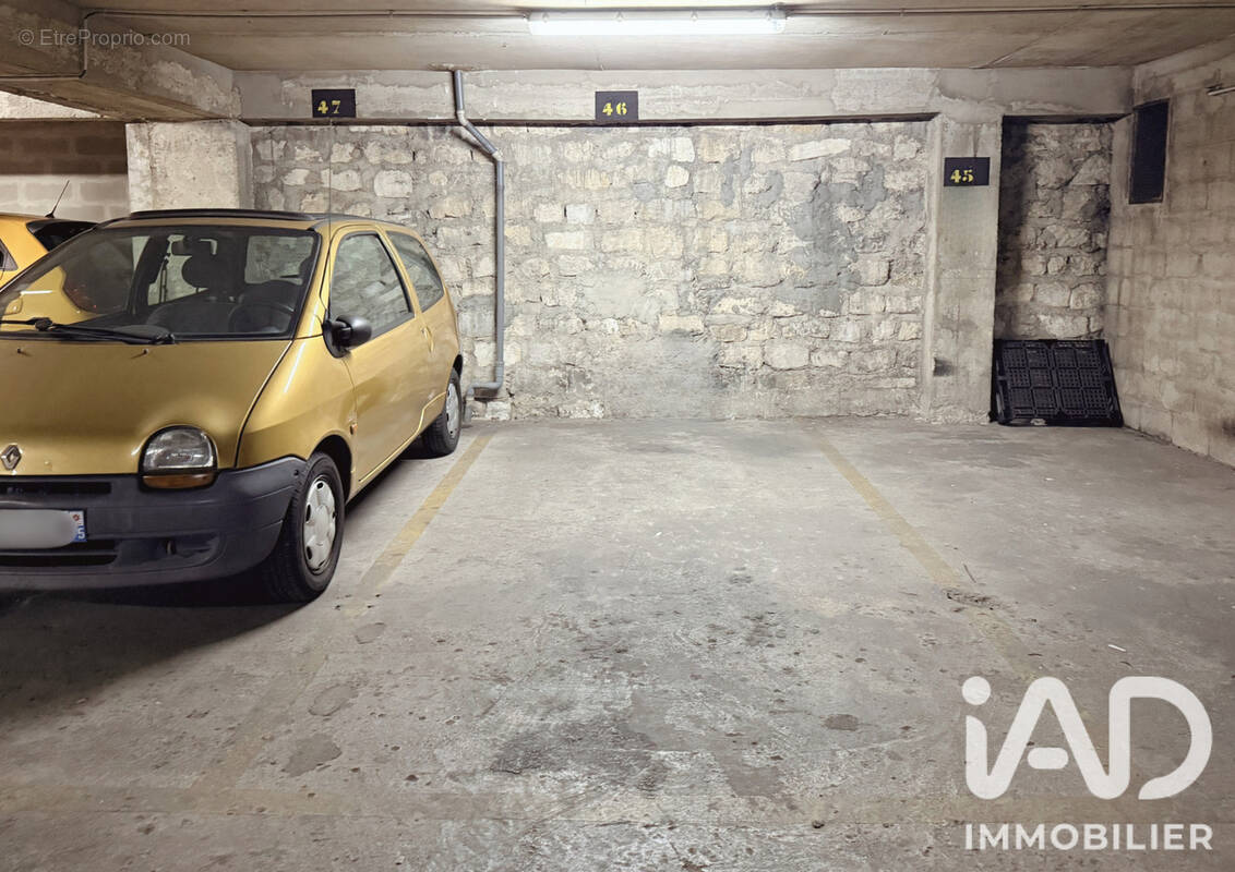 Photo 1 - Parking à PARIS-17E