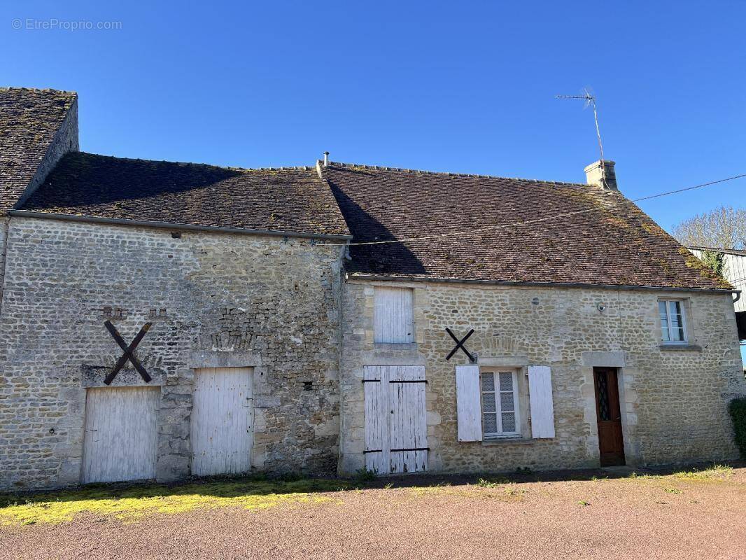 Maison à ALMENECHES