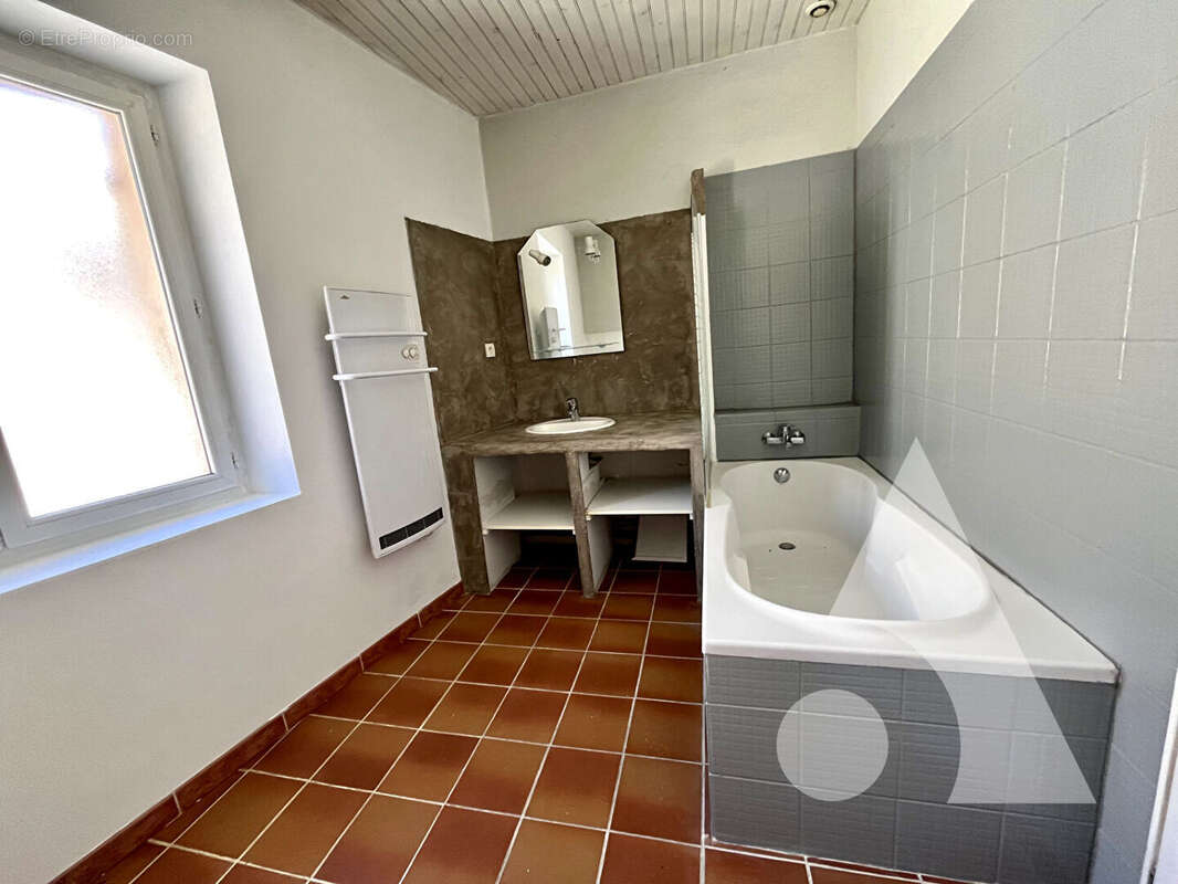 Appartement à ENTRECASTEAUX