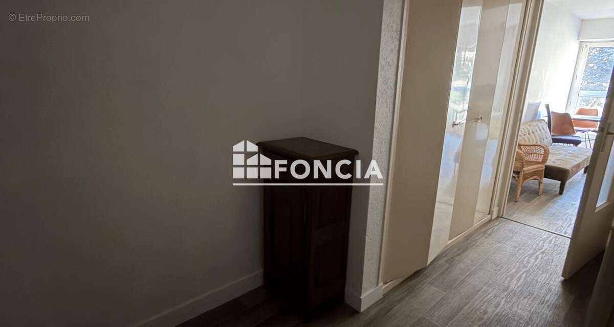 À VENDRE – Agréable studio de 35 m² en centre-ville dans résidence entretenue avec ascenseur - photo 3