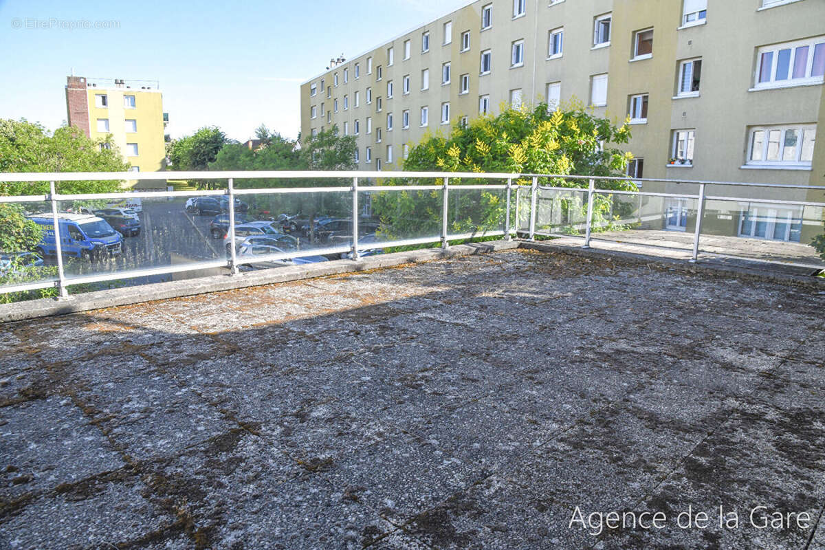 Commerce à SARTROUVILLE