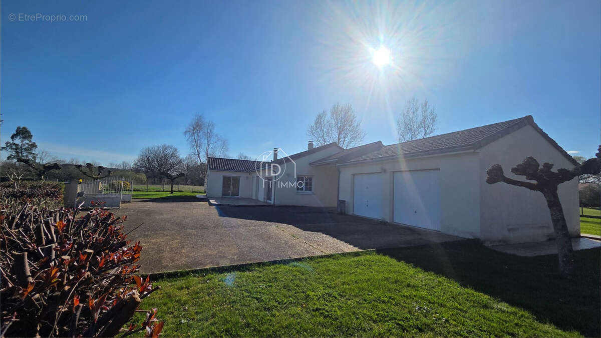 Maison à MONTPON-MENESTEROL