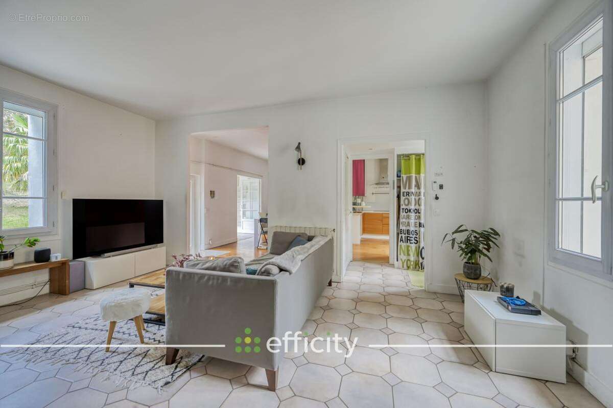 Maison à NEAUPHLE-LE-CHATEAU