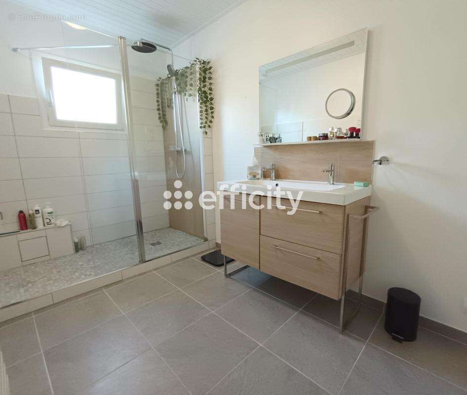 Maison à SAINT-HILAIRE-LA-FORET