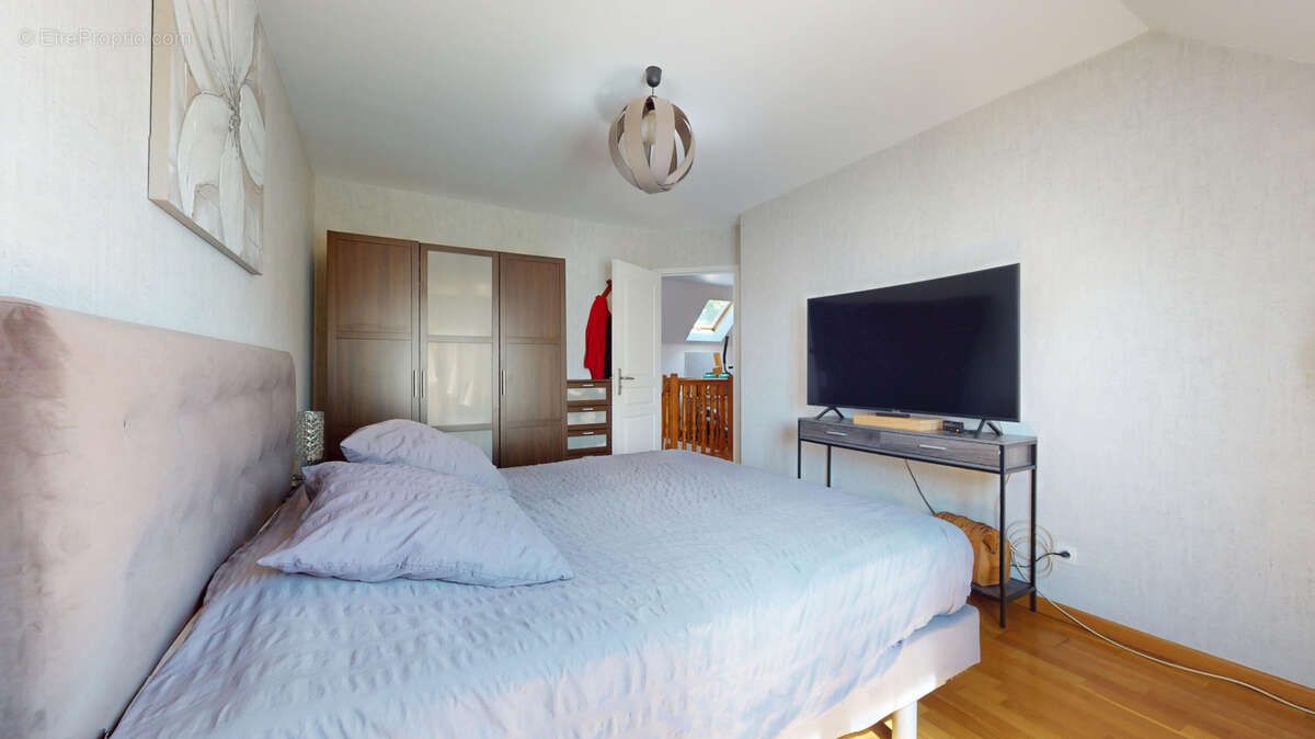 CORMEILLES-EN-PARISIS Dans un quartier recherché pour son calme secteur Les Champs Guillaume, venez - photo 10