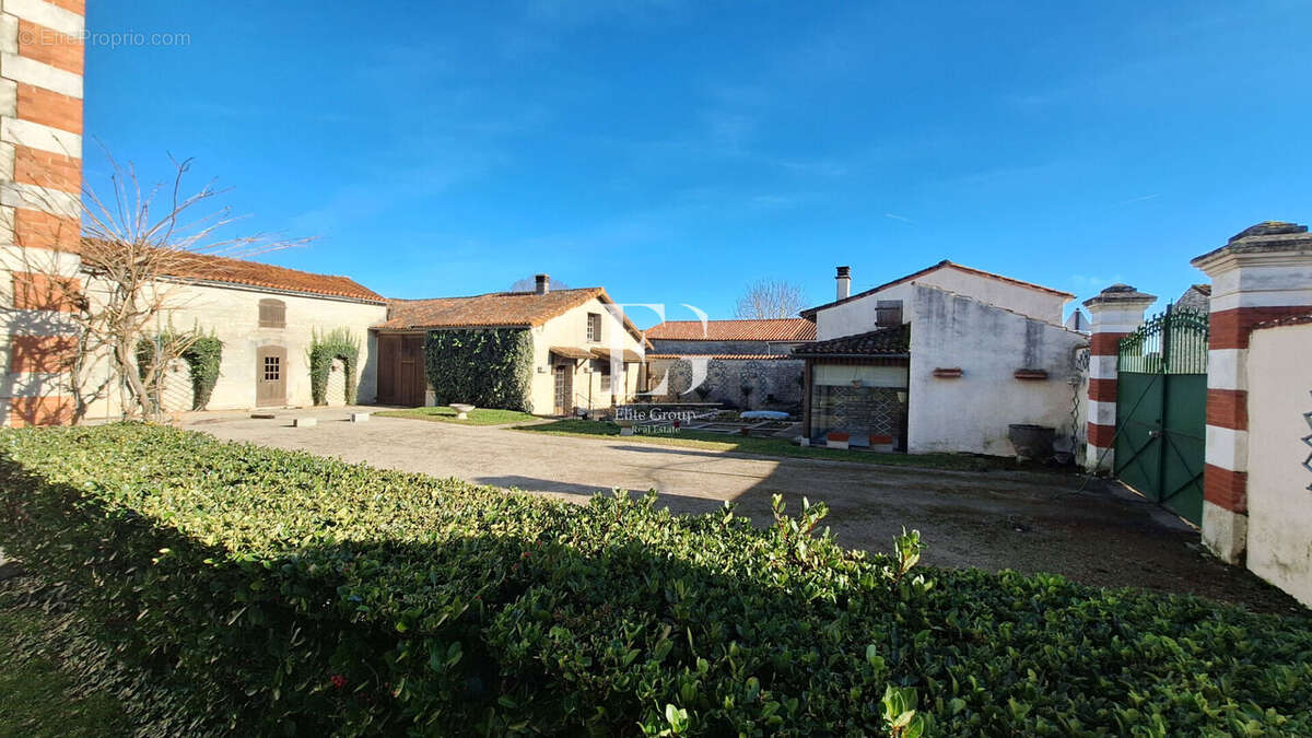 Maison à SAINT-FRAIGNE