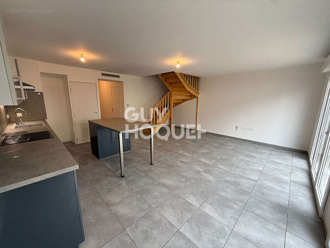 A vendre à PEZILLA LA RIVIERE (66370)  Maison F5 de 90 m² avec jardin et garage. - photo 6