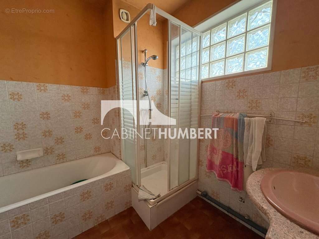 Appartement à LE CHAMBON-FEUGEROLLES