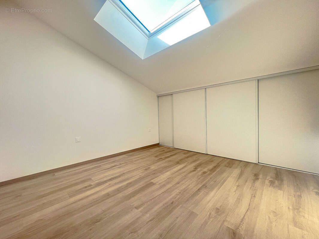 Appartement à PINS-JUSTARET